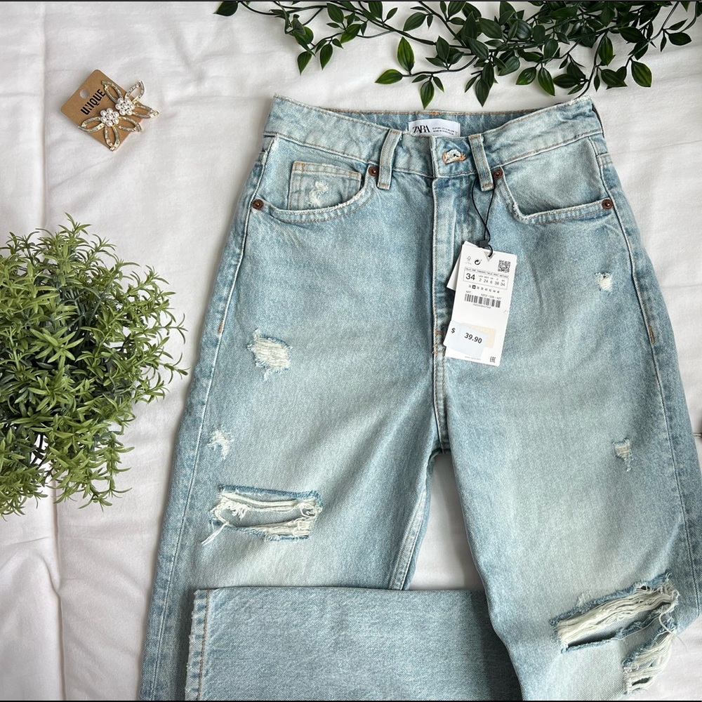 ZARA RIPPED MOM FIT JEANS